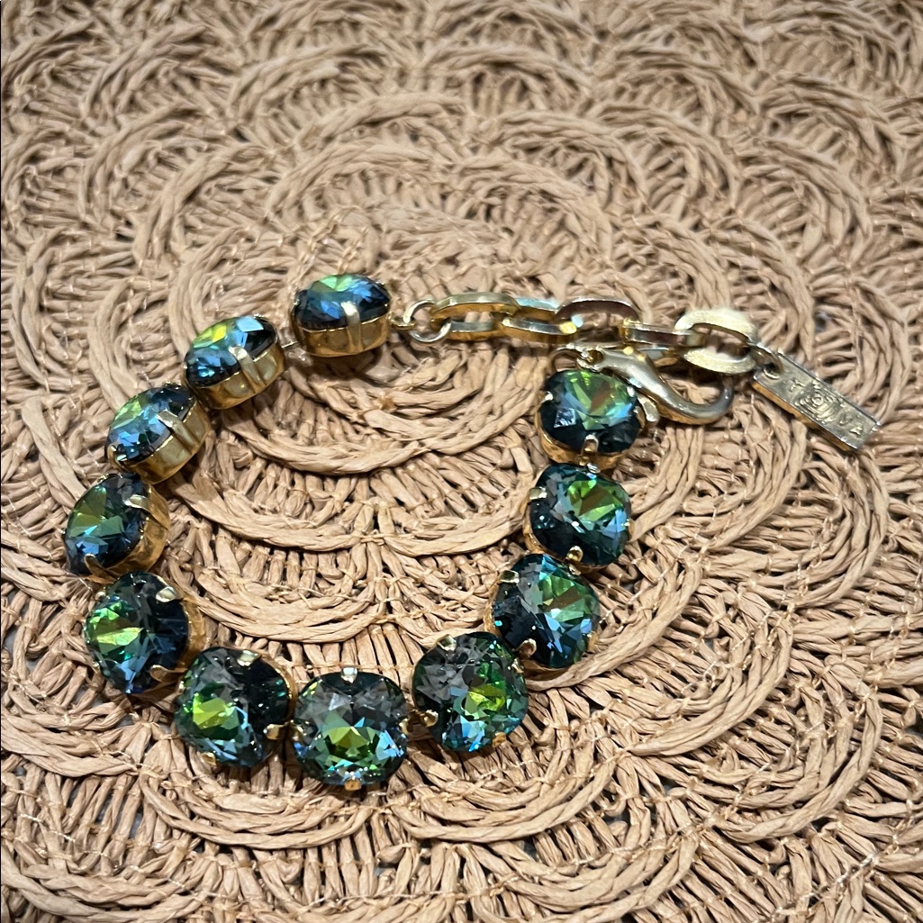 Luxurious Gold And Green Gemstone Bracelet